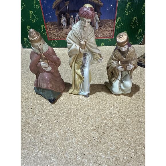 VTG Traditions Porcelain Nativity Set w/ Stable 11pc - Missing Shepherd - Picture 3 of 13